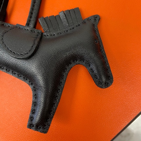 SOLD🖤Hermès Lambskin So Black Noir Rodeo Horse Charm MM - Picture 5 of 10